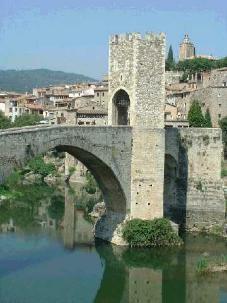 Historische Brücke von Besalu